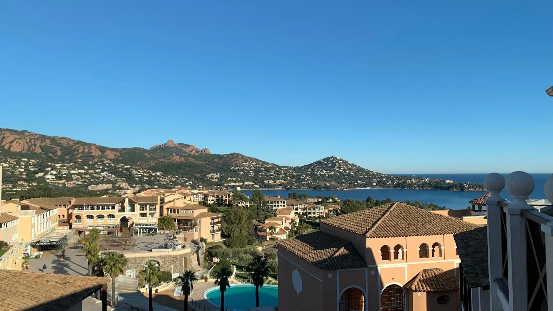 Apartment Cap Esterel - Endroit Magique Entre Mer Et L'Esterel - Agreable 2 Pieces Au Gout Du Jour Vue Mer Saint-Raphael  France